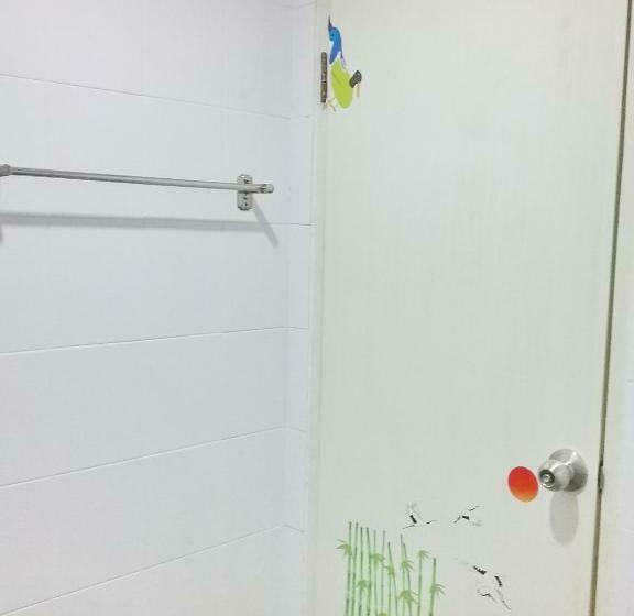 غرفة قياسية, We Love Kata