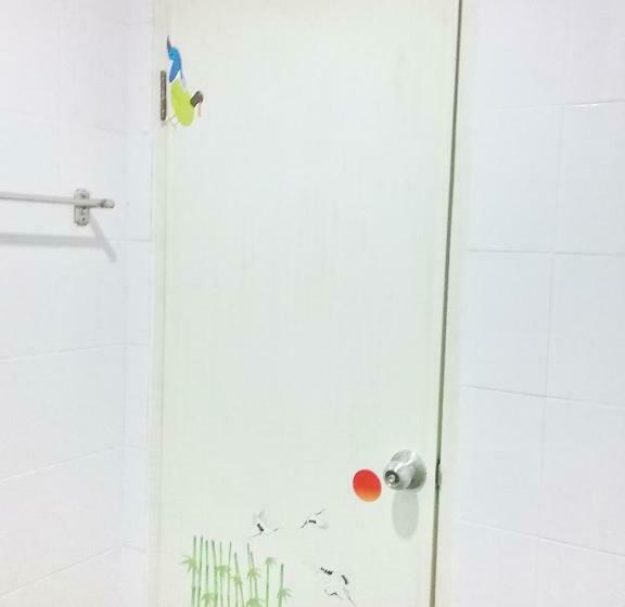 غرفة قياسية, We Love Kata