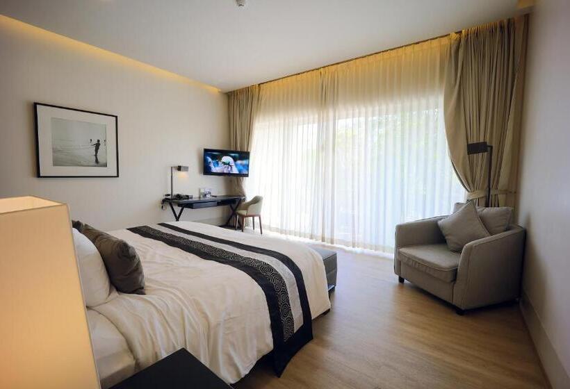 غرفة ديلوكس مطلّة علي البحر, The Palayana Hua Hin