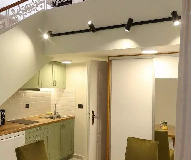 ドゥプレックスルーム, Heaven Apartments