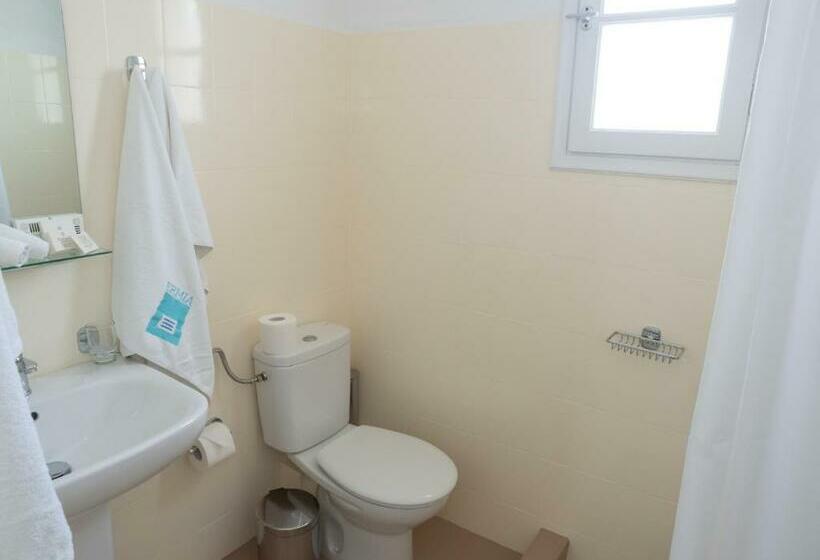 بنجلو عائلى, Amaryllis Beach