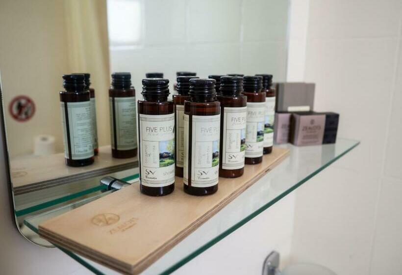 بنجلو عائلى, Amaryllis Beach