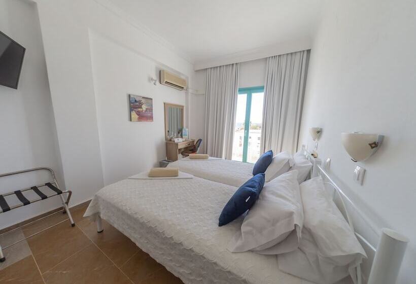 غرفة قياسية إطلالة جانبية علي البحر, Amaryllis Beach