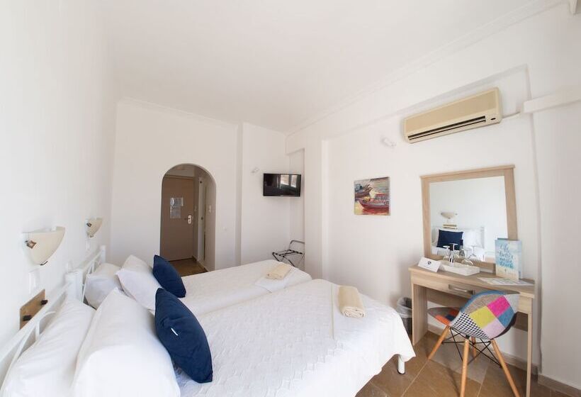 غرفة قياسية إطلالة جانبية علي البحر, Amaryllis Beach