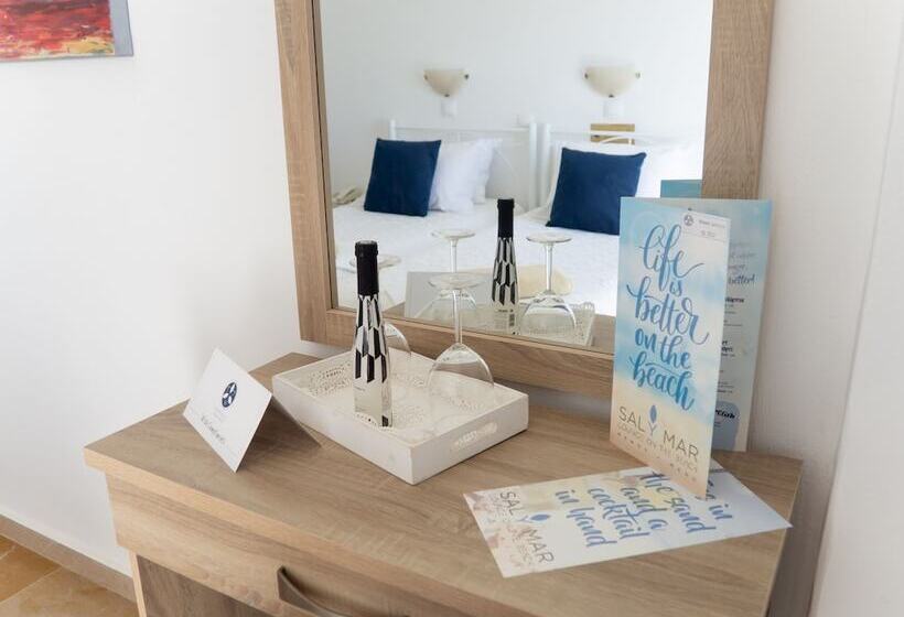 غرفة قياسية إطلالة جانبية علي البحر, Amaryllis Beach