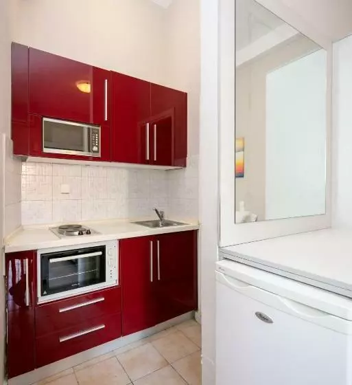 استودیوی استاندارد, Electra Apartments