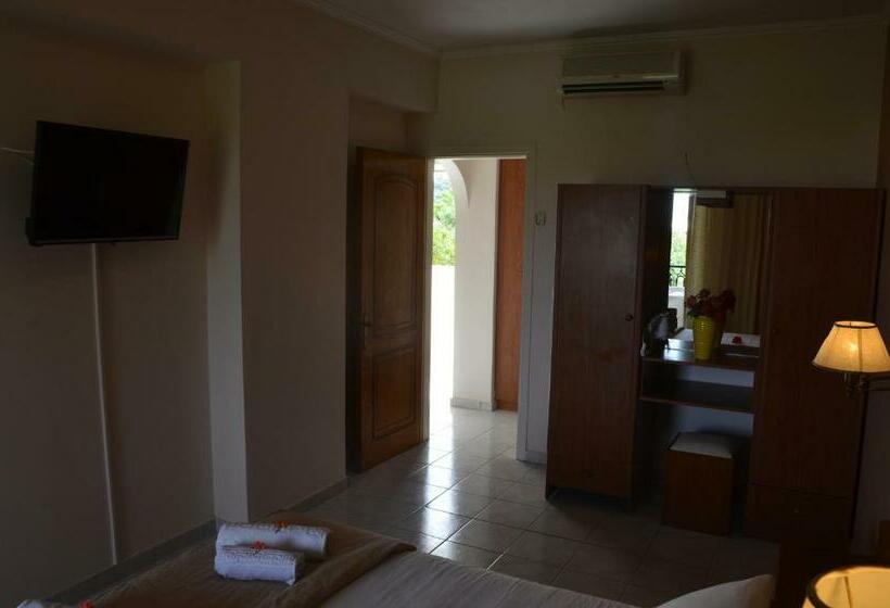 プールの見える1ベッドルームアパートメント, Jenny