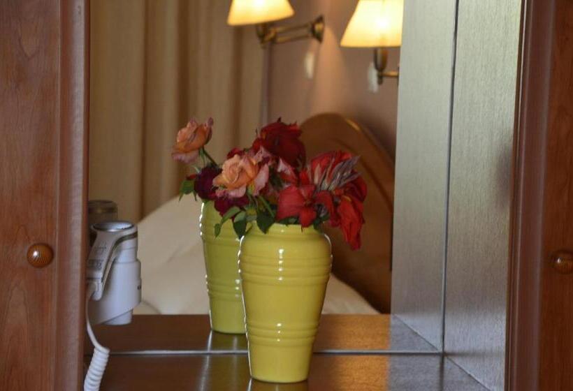 プールの見える1ベッドルームアパートメント, Jenny