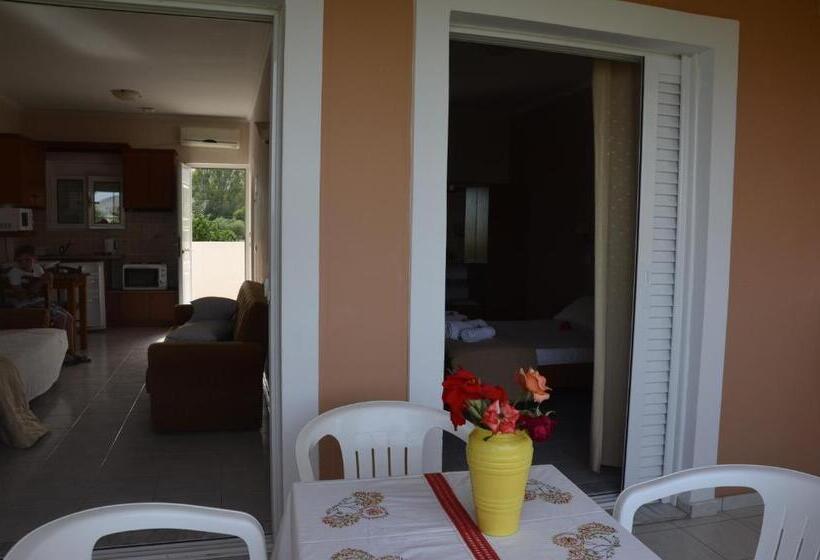 プールの見える1ベッドルームアパートメント, Jenny