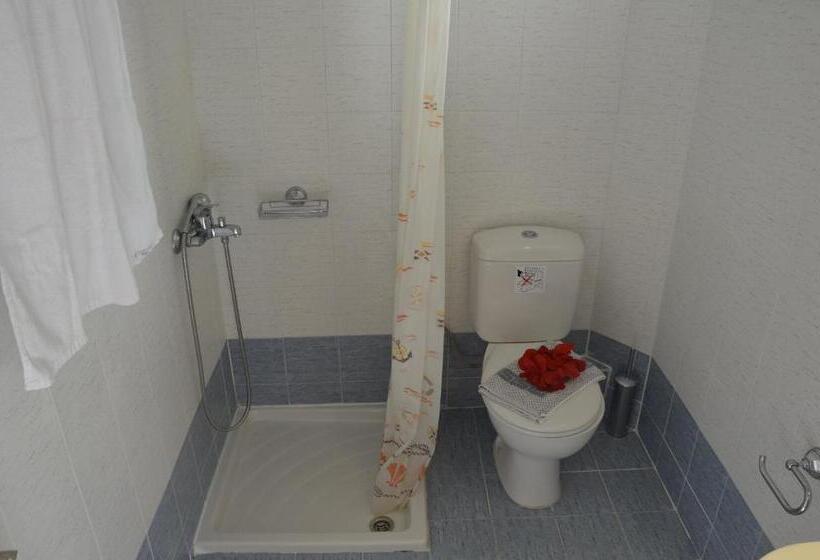 プールの見える1ベッドルームアパートメント, Jenny