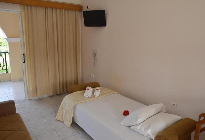 プールの見える1ベッドルームアパートメント, Jenny