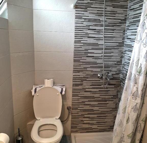 プールビュースタンダードステューディオ, Jenny