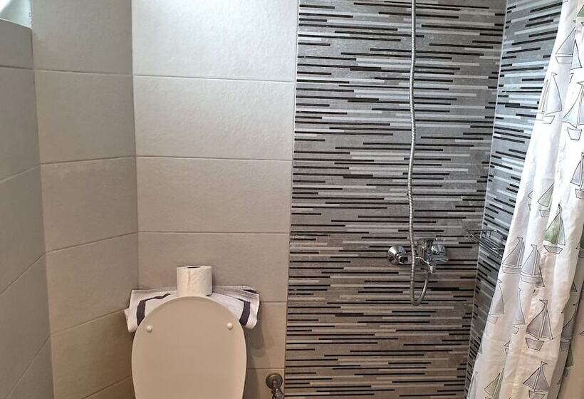 プールビュースタンダードステューディオ, Jenny