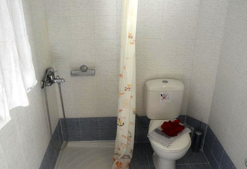 プールビュースタンダードステューディオ, Jenny