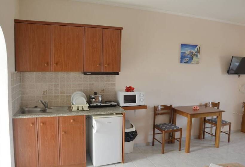 プールビュースタンダードステューディオ, Jenny