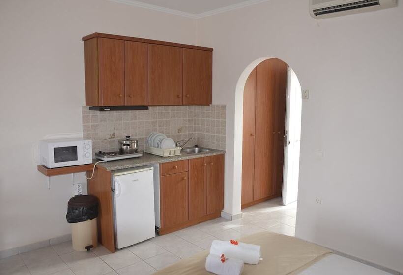 プールビュースタンダードステューディオ, Jenny