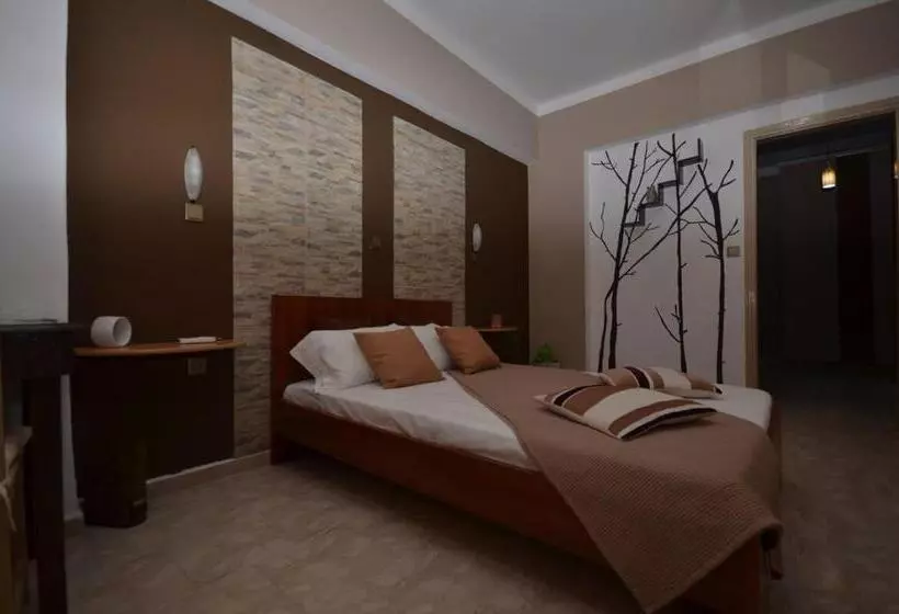 اتاق ساده سه‌ نفره, Karmik Concept Apartments
