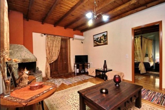 סוויטת ג'וניור, Koustenis Village