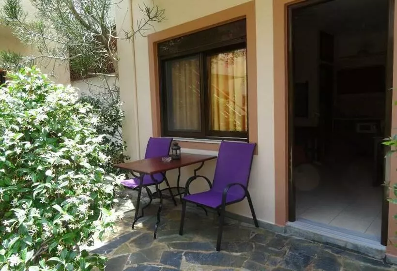 استودیوی استاندارد, Lito Apartments Paleochora