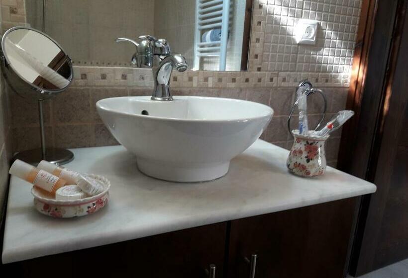 اتاق لوکس, Pension Hirolakas