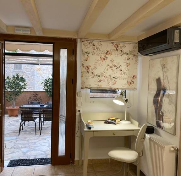 استودیو خانوادگی, Pension Hirolakas