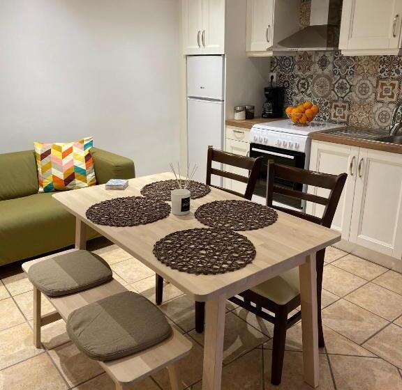 استودیو خانوادگی, Pension Hirolakas