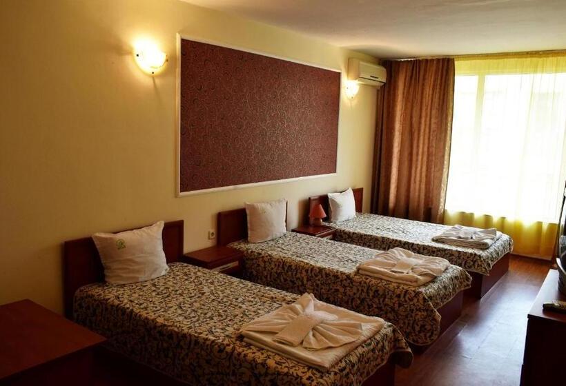 스탠다드 트리플 발코니 룸, Ryor Hotel All Inclusive & Free Parking