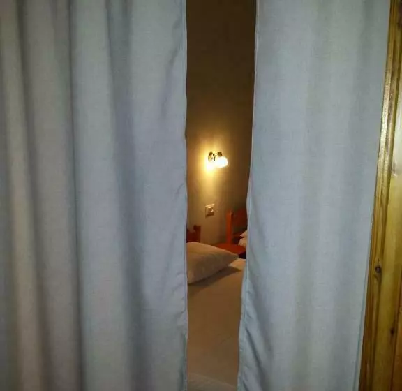 اتاق استاندارد سه تخته با بالکن, Sunrise House