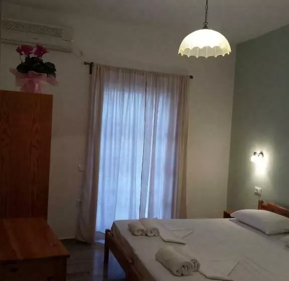 اتاق استاندارد سه تخته با بالکن, Sunrise House