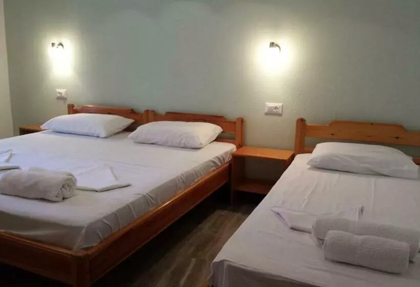 اتاق استاندارد سه تخته با بالکن, Sunrise House