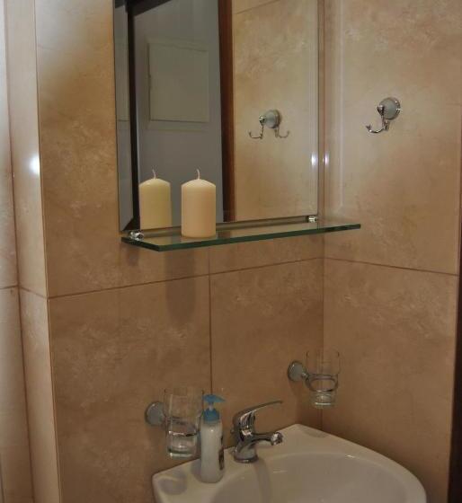 Номер Economy, Theofilos City