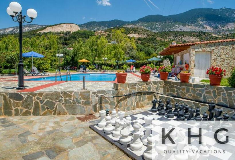 デラックススタジオ, Jovanna Studios In The Nature With Pool!