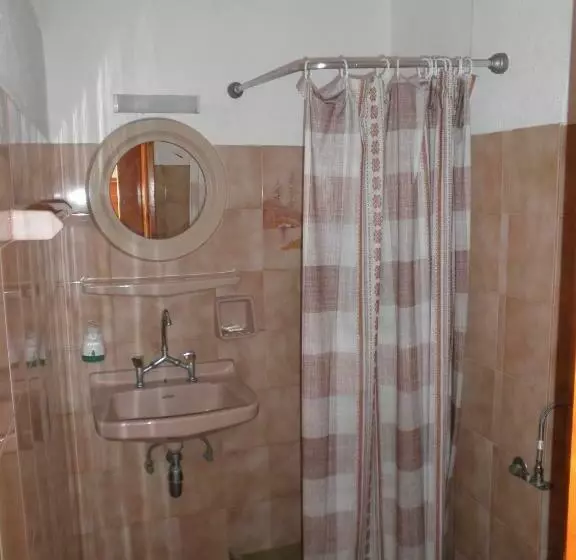 اتاق استاندارد چهار تخته, Eleni Rooms
