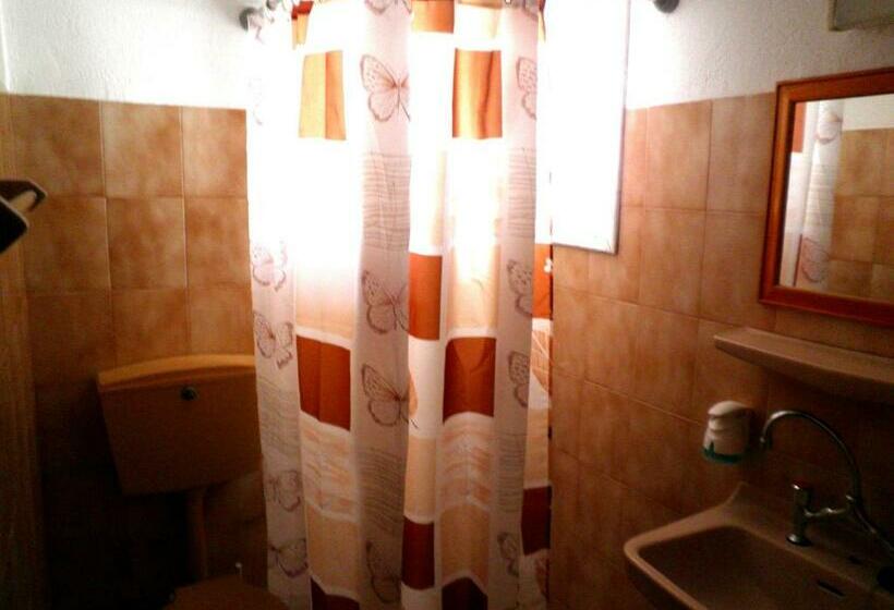 חדר סטנדרט לארבעה, Eleni Rooms