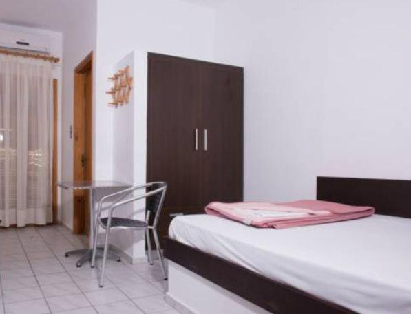 غرفة قياسية فردية, Alexander Beach