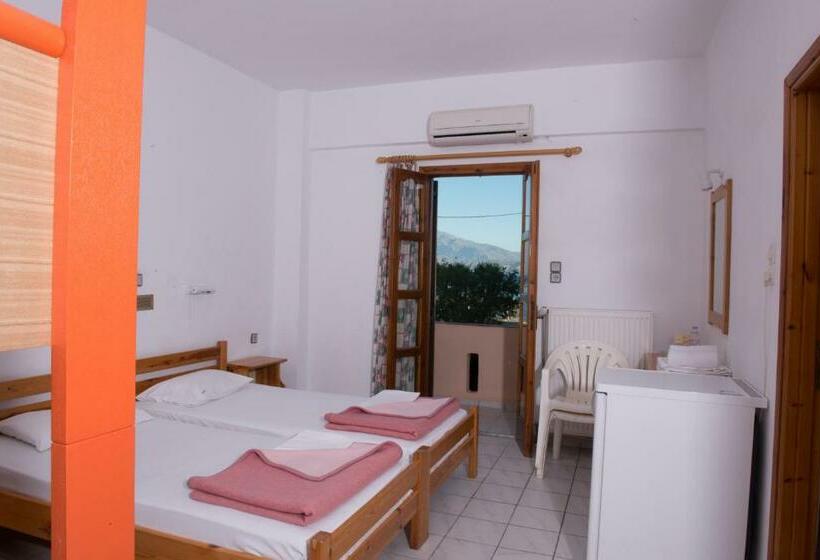 غرفة قياسية رباعية, Alexander Beach