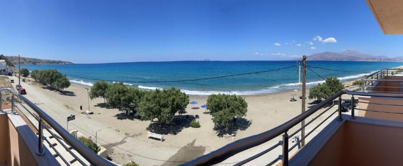 غرفة قياسية ثلاثية, Alexander Beach