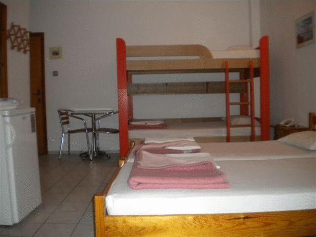 غرفة قياسية رباعية, Alexander Beach