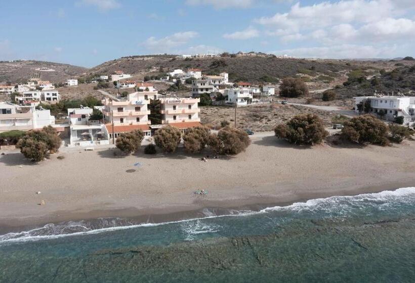 غرفة قياسية, Alexander Beach