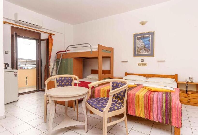 غرفة قياسية رباعية, Alexander Beach