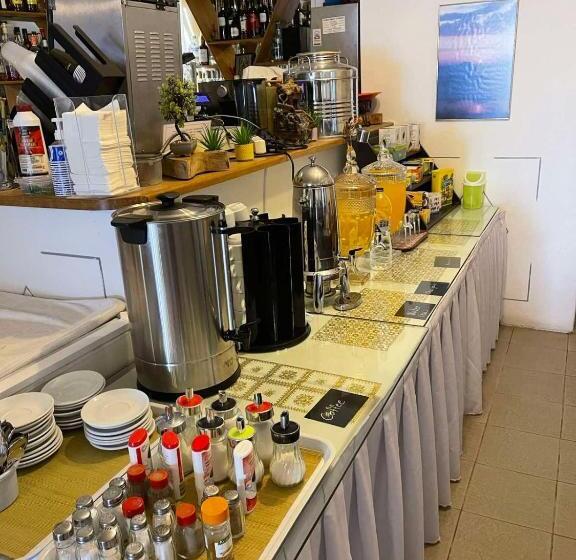 غرفة قياسية فردية, Alexander Beach