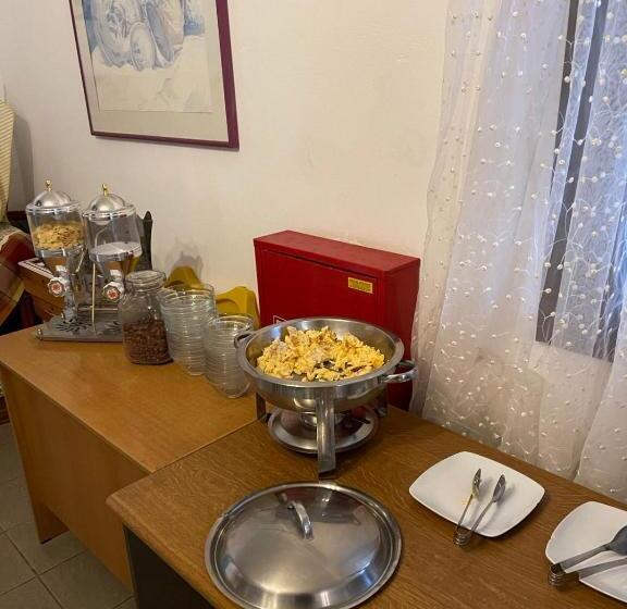 غرفة قياسية فردية, Alexander Beach