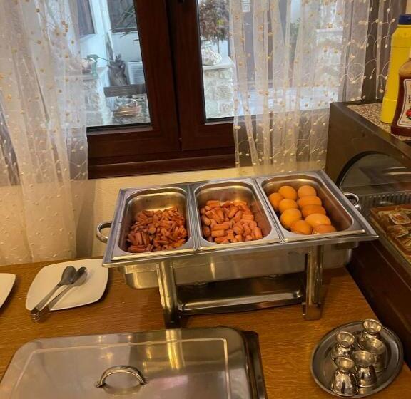 غرفة قياسية, Alexander Beach