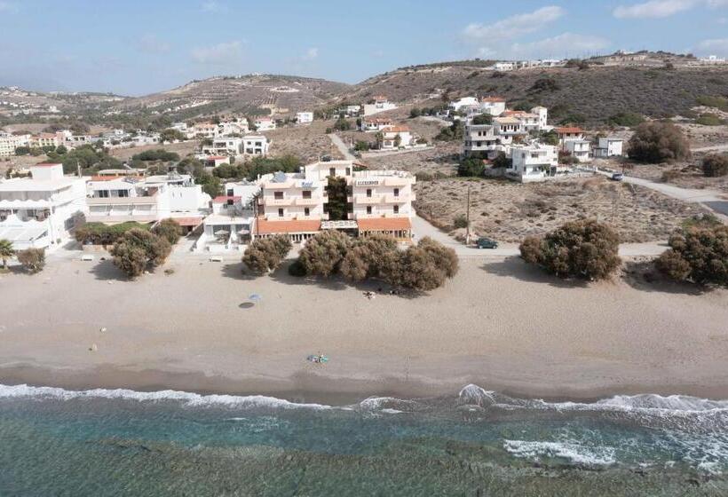 غرفة قياسية رباعية, Alexander Beach