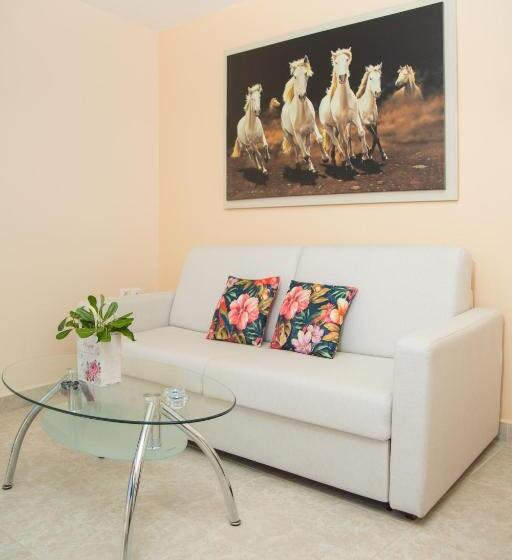 Семейные Апартаменты, Brentanos Apartments   A   View Of Paradise