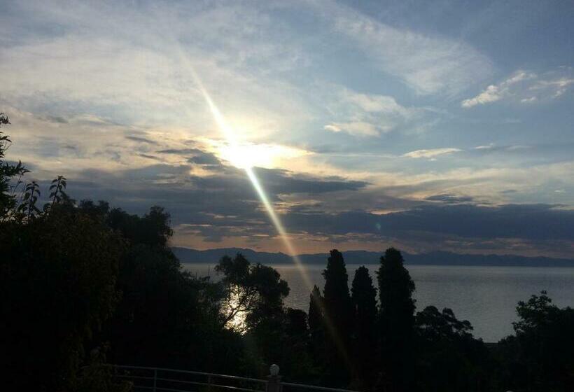 Студия Стандарт, Brentanos Apartments A View Of Paradise