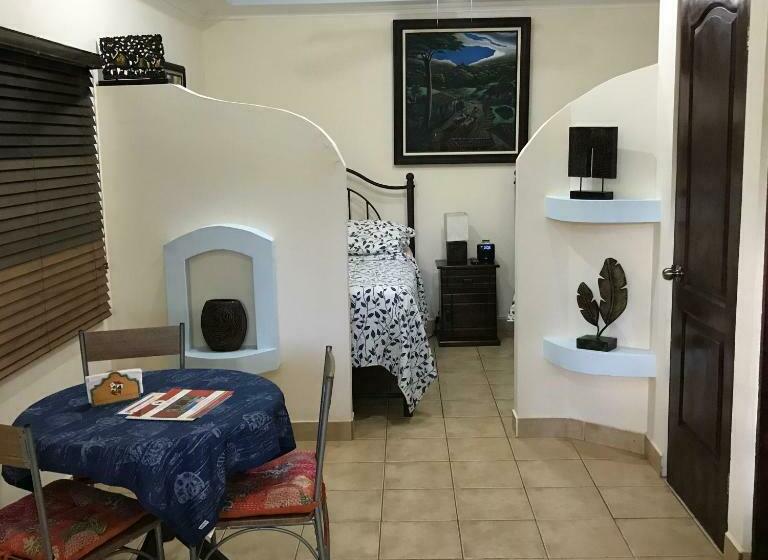 스탠다드 스튜디오, Casas Del Toro Playa Flamingo