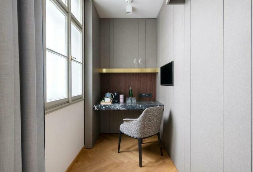 اتاق لوکس, Numa I Laurel