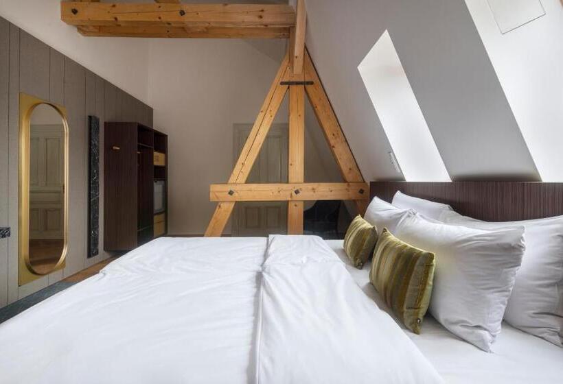 اتاق لوکس, Numa I Laurel