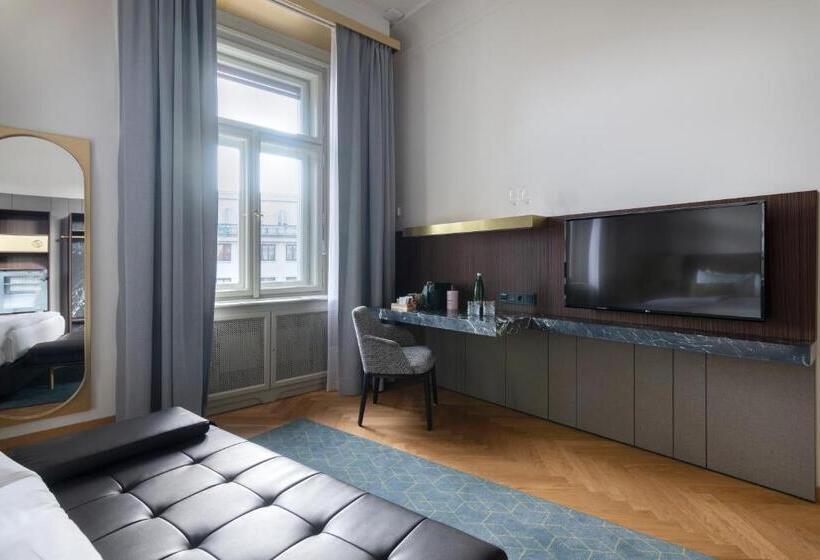 اتاق لوکس, Numa I Laurel